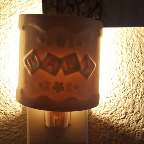 🔴3/$20 Russ Brand Ceramic Hand Painted Baby Nightlight - Picture 5 of 7